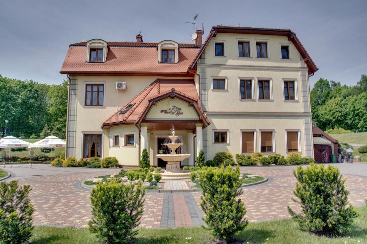Zajazd Zlota Iglica Pogrzebien Exteriér fotografie