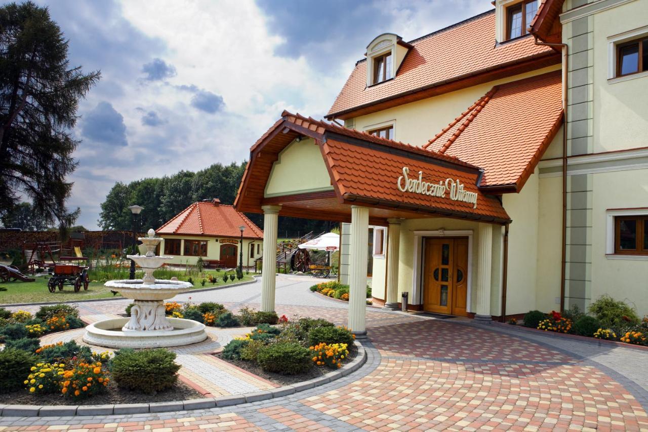 Zajazd Zlota Iglica Pogrzebien Exteriér fotografie