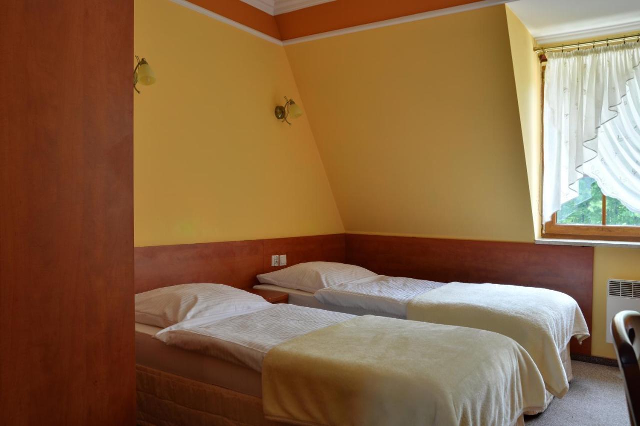 Zajazd Zlota Iglica Pogrzebien Exteriér fotografie
